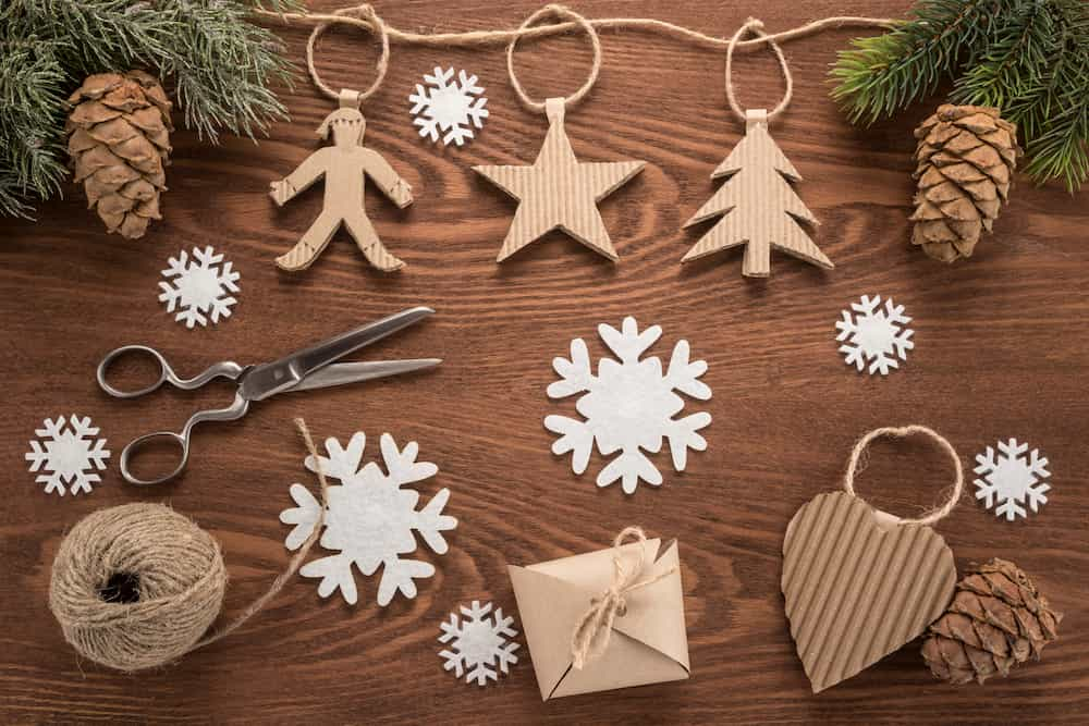 Décorations de Noël avec de la Récup’ : 9 idées à réaliser en Famille